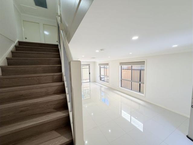Townhouse for rent in Sydney, New South Wales