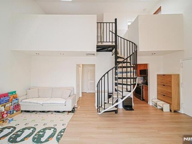 Condo for sale in Englewood, New Jersey