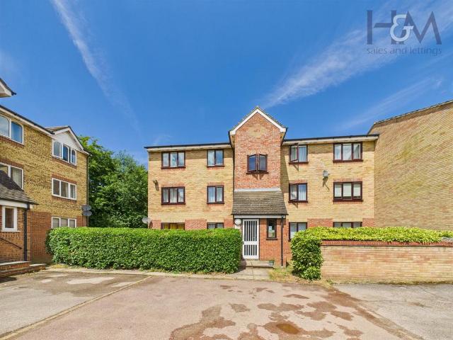 Apartment for rent in Fishers Green, Stevenage