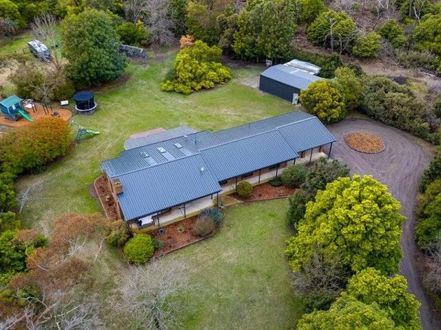Cottage for sale in Pearcedale, Victoria