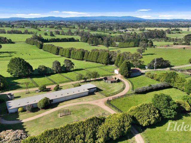 Cottage for sale in Warragul, Victoria
