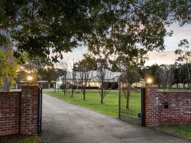 Cottage for sale in Camerons Creek, Victoria