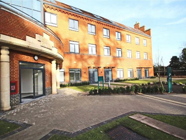House for rent in Row Town, Surrey