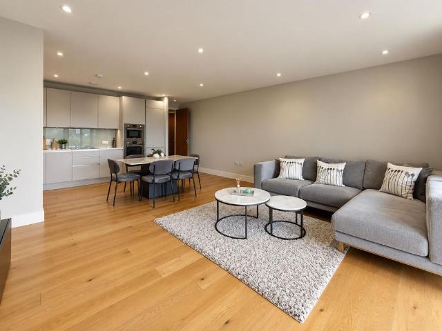 Apartment for rent in Whetstone, Oakleigh Park