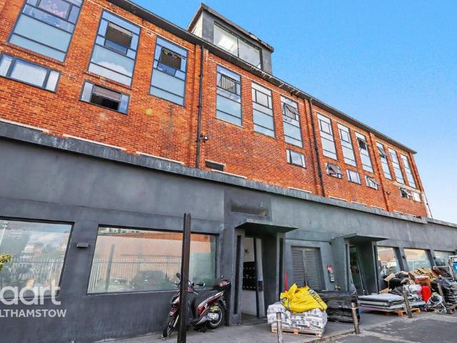 Apartment for rent in Hale End, Greater London