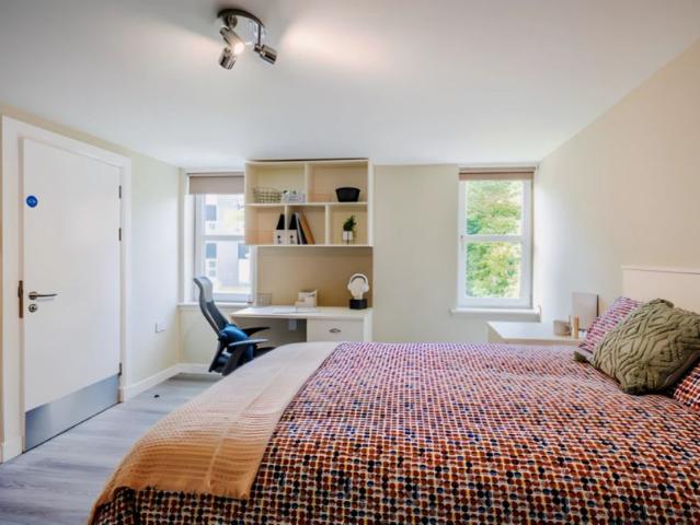 Studio for rent in West End, Scotland