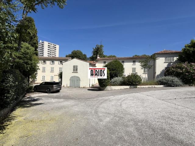 Bureau vente à Arrondissement de Toulon, Toulon