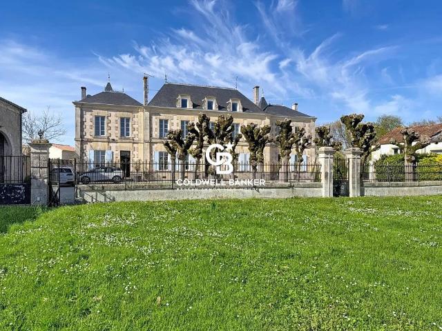 Château vente à Saint-Jean-d'Angély, Aumagne