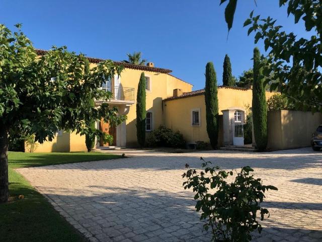 Château vente à Arrondissement de Draguignan, Cogolin
