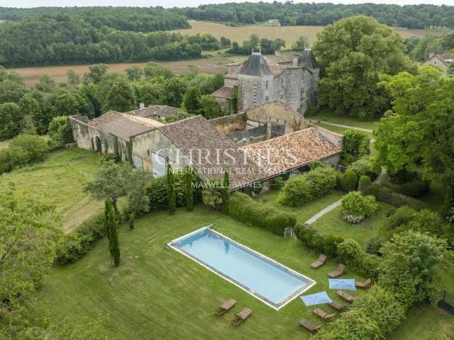 Château vente à Angoulême, Aignes-et-puypéroux