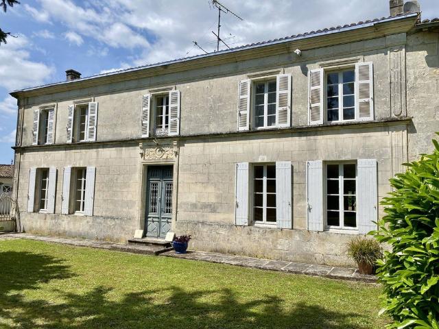 Château vente à Saintes, Saint-andré-de-lidon