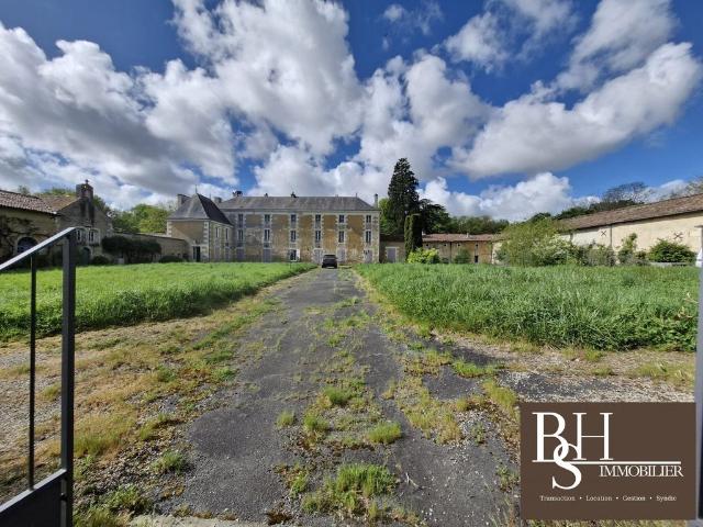 Château vente à Savigny-Lévescault, Vienne
