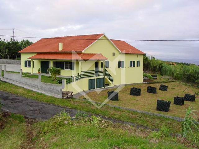 Casa venda em Horta, Praia