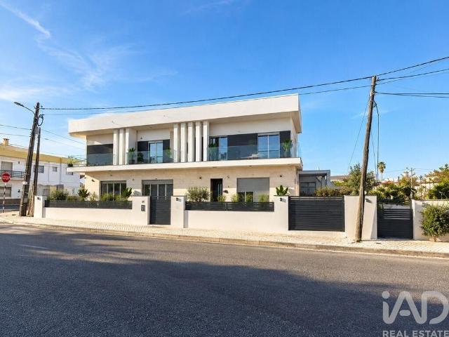Casa venda em Fernão Ferro, Seixal