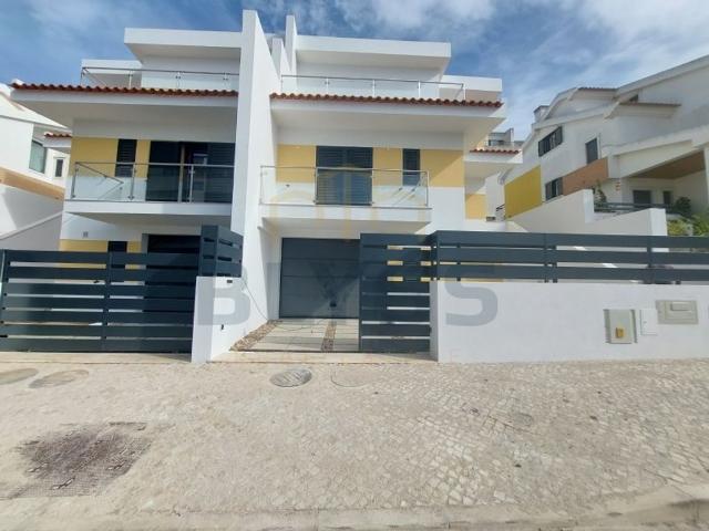 Casa venda em Urbanização Moinho do Guizo, Amadora