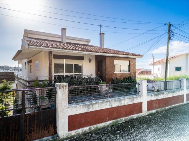 Casa venda em Pederneira, Leiria