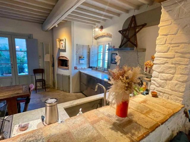 Villa Indipendente in vendita a Quarrata, Toscana