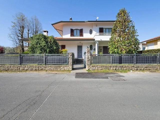 Villa Indipendente in vendita a Camaiore, Toscana