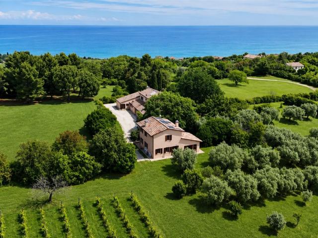 Casa in vendita a Centro storico, Marche