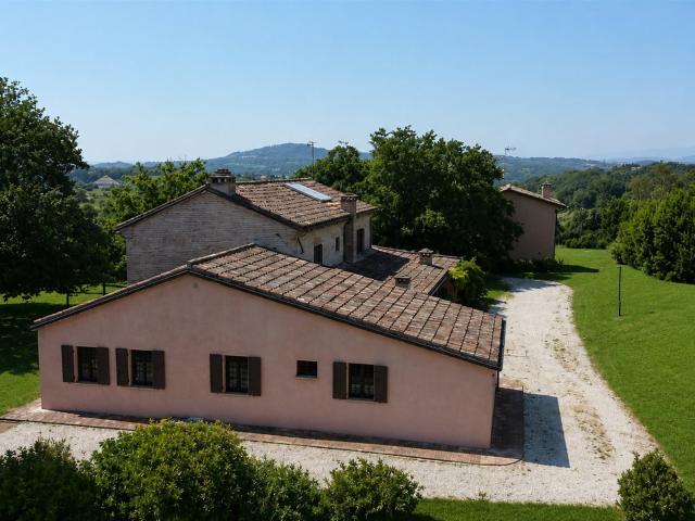 Casa in vendita a Centro storico, Marche