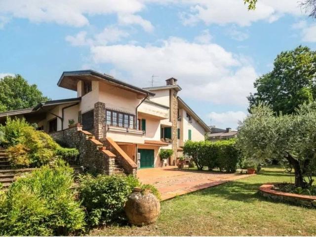 Villa Indipendente in vendita a Montale, Toscana