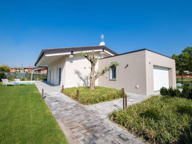Villa Indipendente in vendita a Lonato, Lombardia