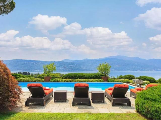 Villa Indipendente in vendita a Comunità Montana Valli del Verbano, Laveno Mombello