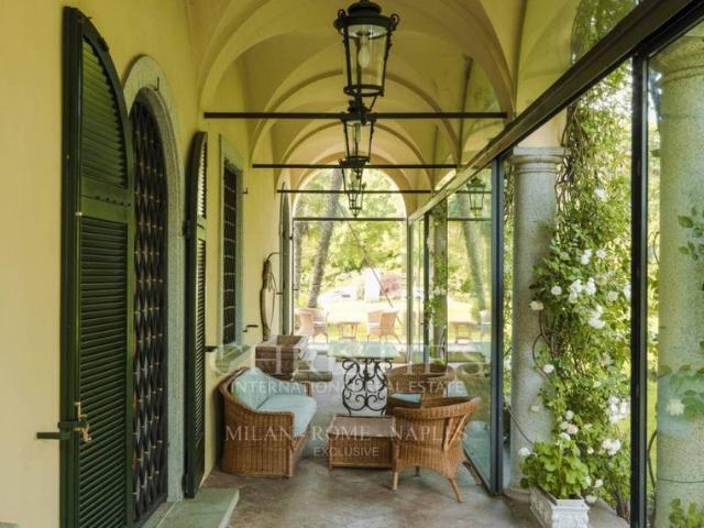 Villa Indipendente in vendita a Carugo, Lombardia