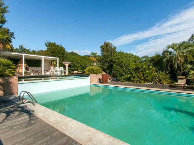 Villa Indipendente in vendita a Porta Maggiore, Marche