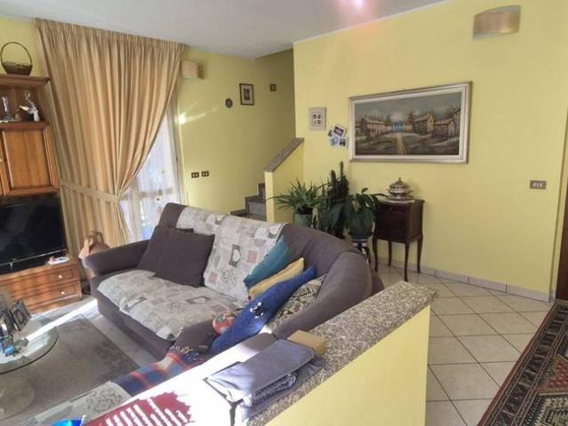 Villa Indipendente in vendita a Comunità Montana del Piambello, Viggiù
