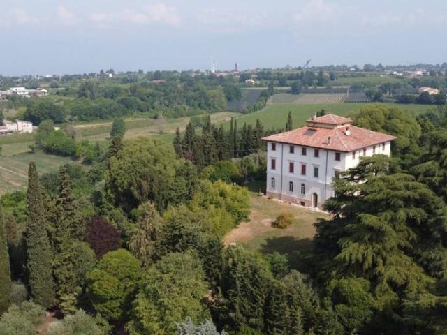 Villa Indipendente in vendita a Lazise, Veneto