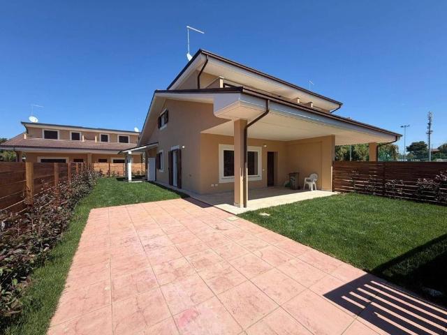 Villa Indipendente in vendita a Marina di San Nicola, Roma Capitale