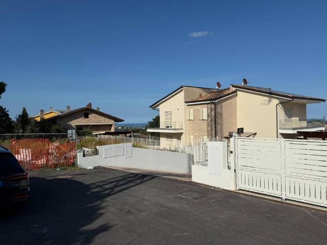 Villa Indipendente in vendita a Marche, Macerata