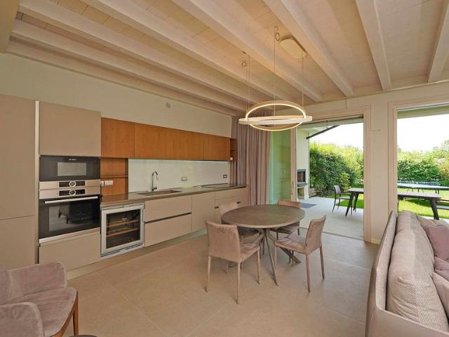 Villa Indipendente in vendita a Sirmione, Lombardia