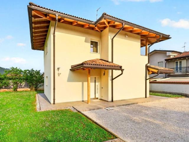 Villa Indipendente in vendita a Rodengo, Rodengo Saiano