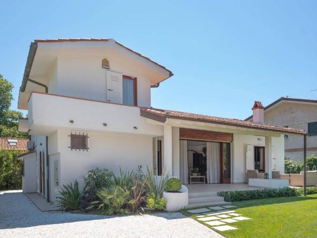 Villa Indipendente in vendita a Tonfano, Toscana