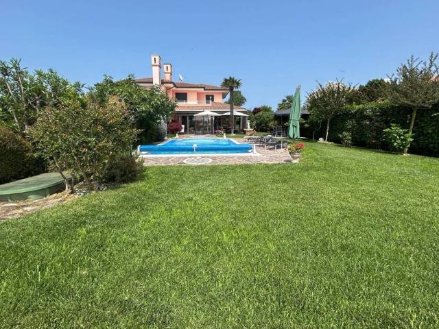 Villa Indipendente in vendita a Rosolina, Veneto