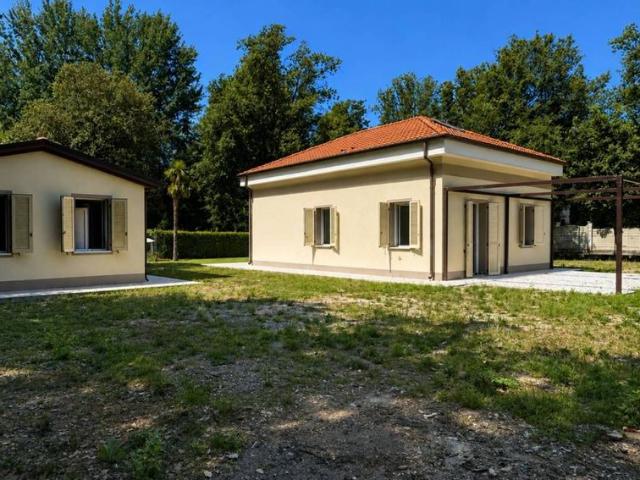 Villa Indipendente in vendita a Marina Di Massa, Toscana