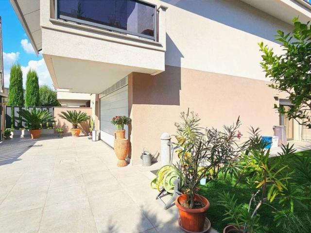 Villa Indipendente in vendita a Magenta, Lombardia