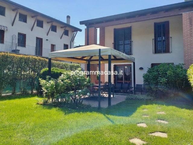 Villa Indipendente in vendita a Rovagnasco, Segrate