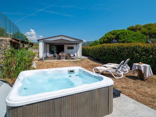 Villa Indipendente in vendita a Poggi Superiore, Imperia