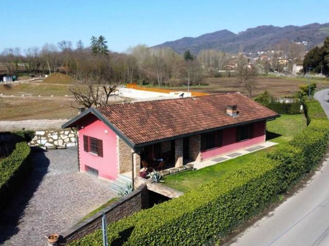 Villa Indipendente in vendita a Mapello, Lombardia