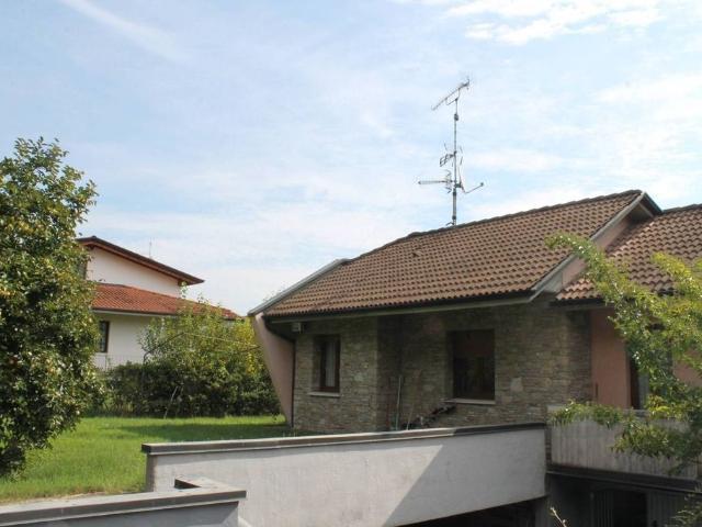 Villa Indipendente in vendita a Zona Est, Brescia