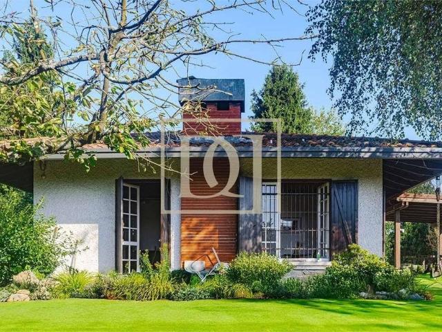 Villa Indipendente in vendita a Sesto Calende, Lombardia