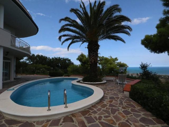 Villa Indipendente in vendita a Unione dei Comuni della Val Vibrata, Colonnella
