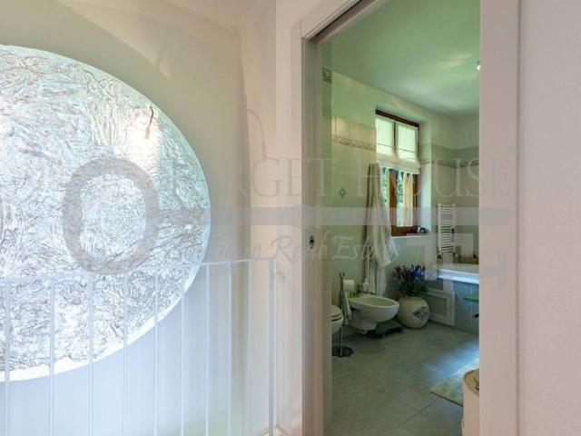Villa Indipendente in vendita a Riva, Faggeto Lario