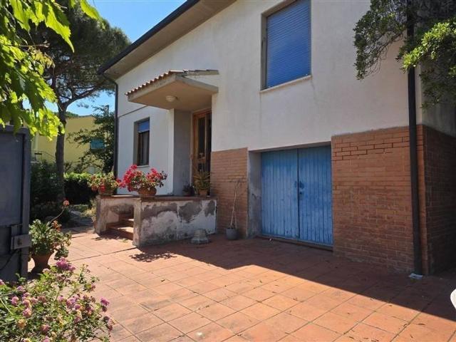 Villa Indipendente in vendita a Cecina, Toscana