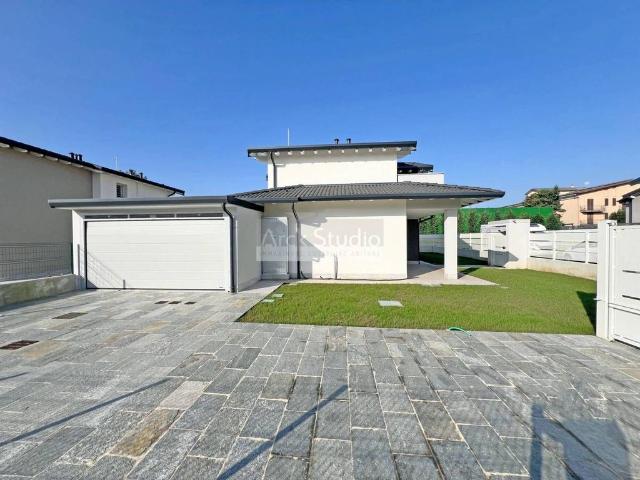 Villa Indipendente in vendita a Cassano D'adda, Lombardia