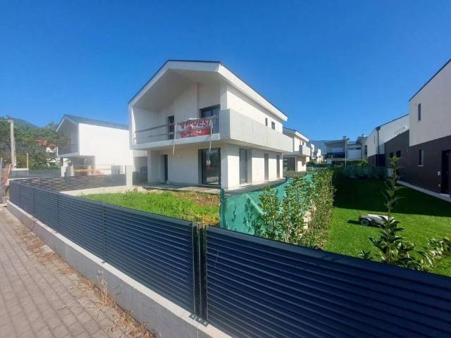 Villa Indipendente in vendita a Zanè, Veneto