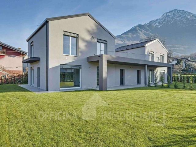 Villa Indipendente in vendita a Villatico, Colico